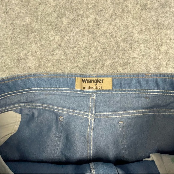 Wrangler Authentic Denim Mens 38x30 Blue Light Wash Straight Leg‎ Jeans - Picture 5 of 11